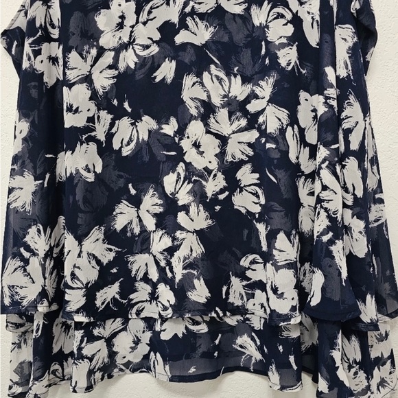 NWT LANE BRYANT Blue & White Floral Flowy Double Layered V~Neck Tank Top~Size 20 - Picture 2 of 2